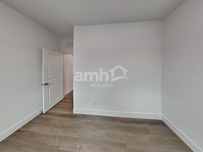 Building Photo - 9543 Harkes Dr