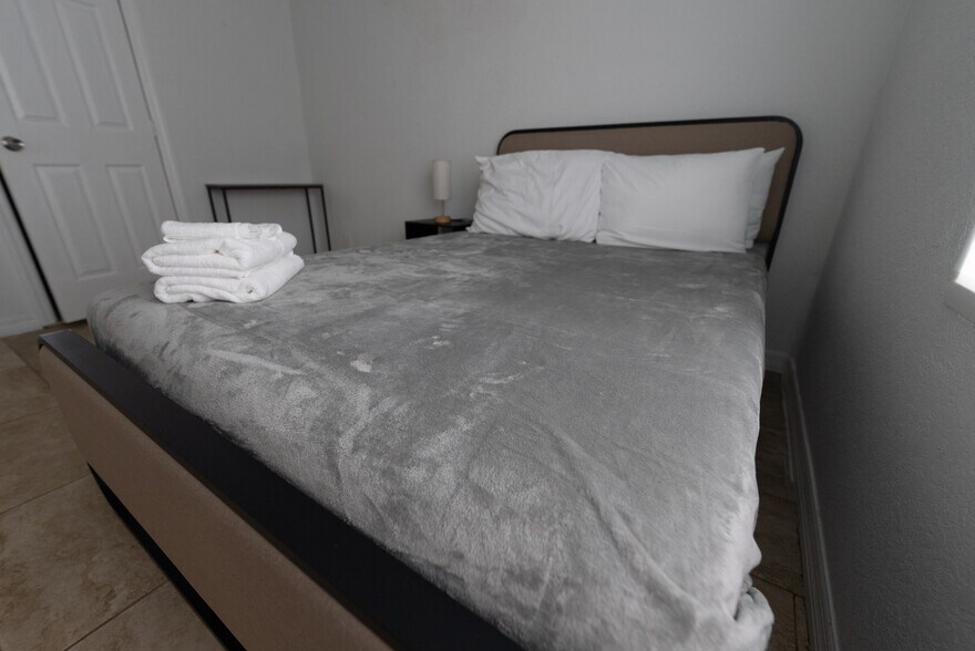 Building Photo - 2627 Ambergate Rd