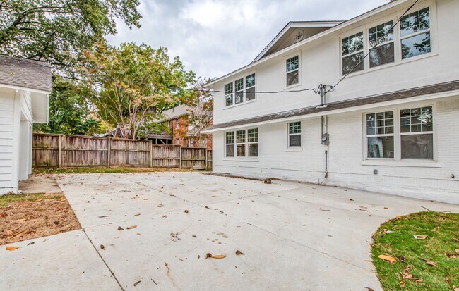 Building Photo - Elegant Midtown Memphis Single-Family Home...