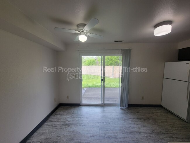 Building Photo - 140 Van Giesen St