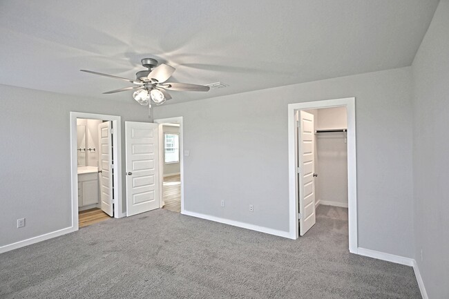 Building Photo - 2561 Solon Ln