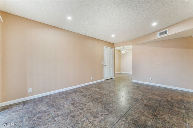 Building Photo - 3151 N Soaring Gulls Dr