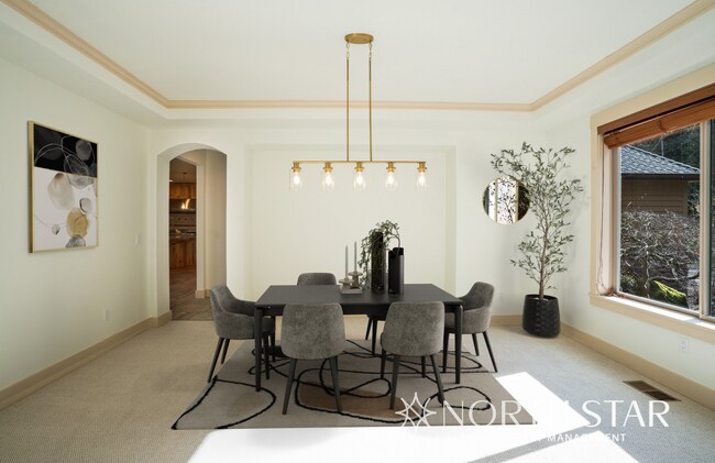 Building Photo - Gorgeous, Gated and Lake Front in Oregon City