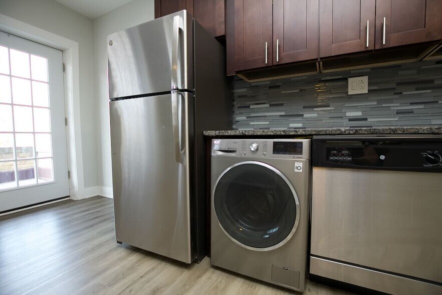 Building Photo - 730 Judson Ave