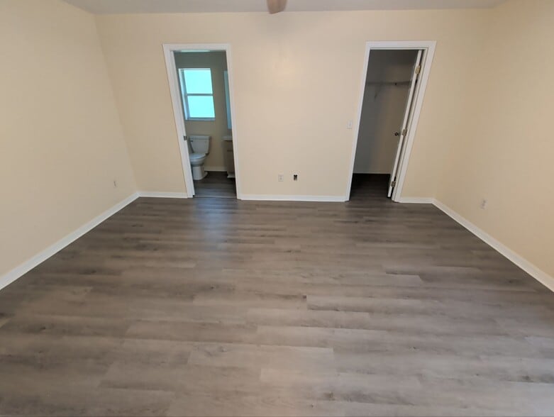 Building Photo - 8885 N Gilovu Dr