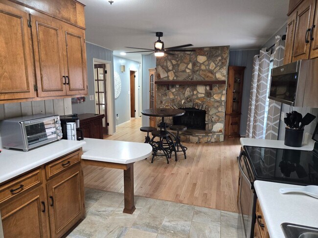 Building Photo - 613 Westbury Dr