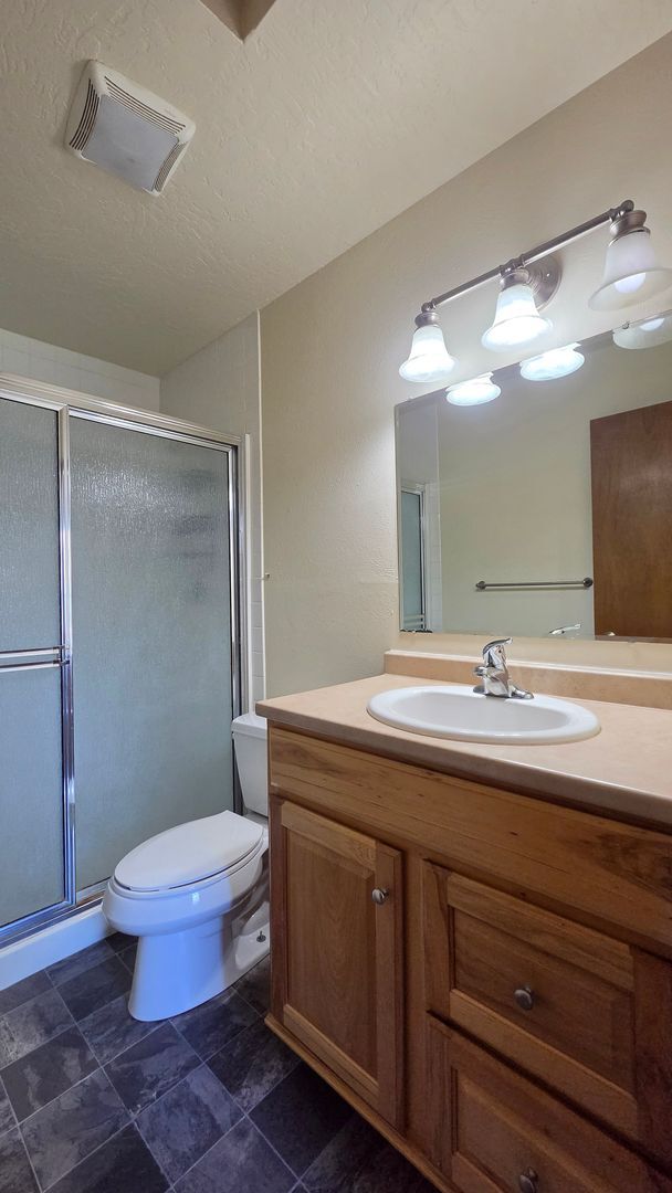 Building Photo - 806 Spartan Dr
