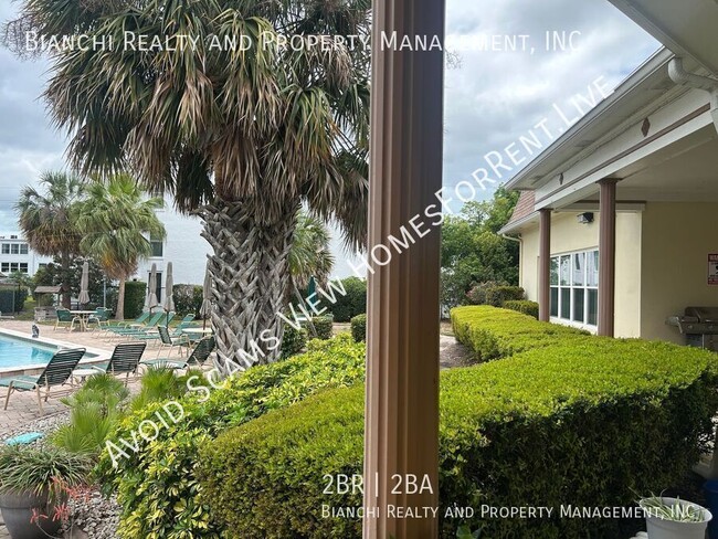 Building Photo - 1657 S Lake Ave