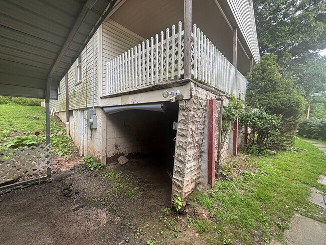 Building Photo - 655 Beatty Rd