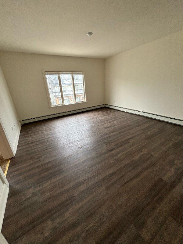 Building Photo - 85 Laverack Ave