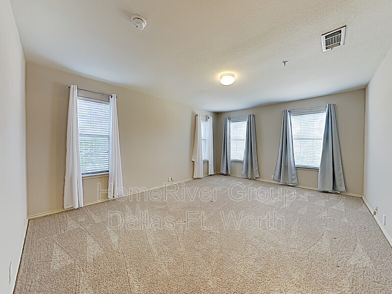 Building Photo - 2216 Stoneleigh Pl