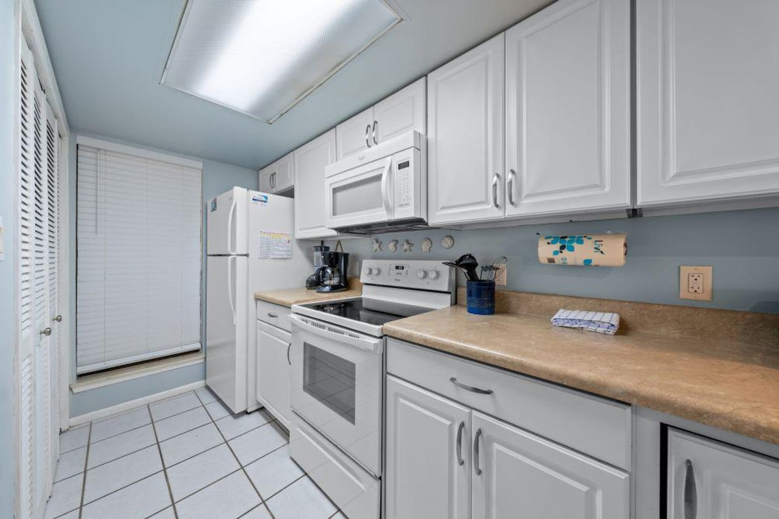 Building Photo - 505 E Beach Blvd