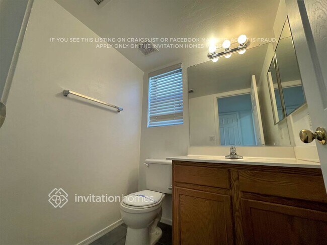 Building Photo - 13842 W Keim Dr