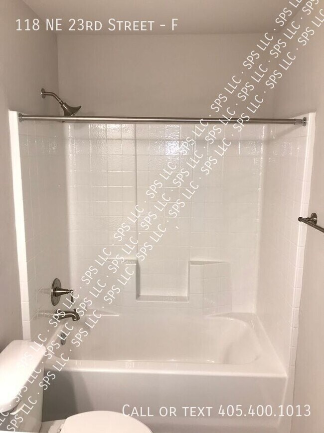 Building Photo - 118 NE 23rd St