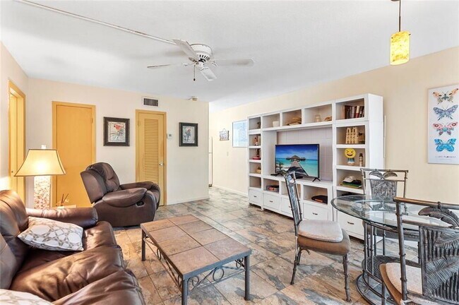 Building Photo - 3225 NE 16th St