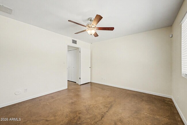 Building Photo - 29 E Foothill Dr