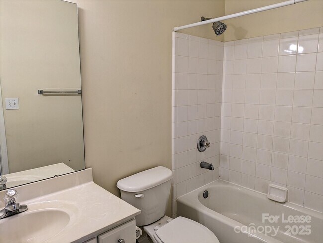 Building Photo - 917 Shearer St