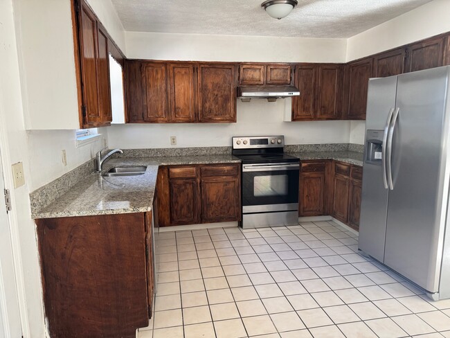 Building Photo - 2074 Hopkins Mill Rd