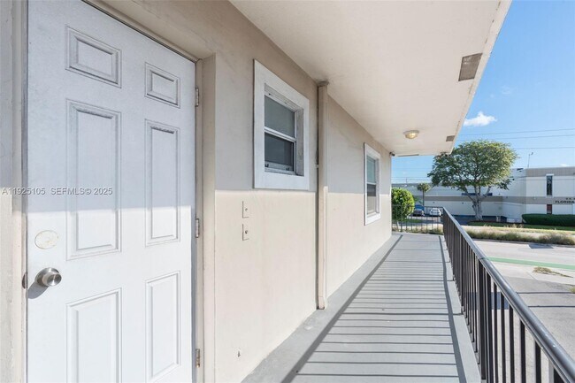 Building Photo - 4021 N Andrews Ave