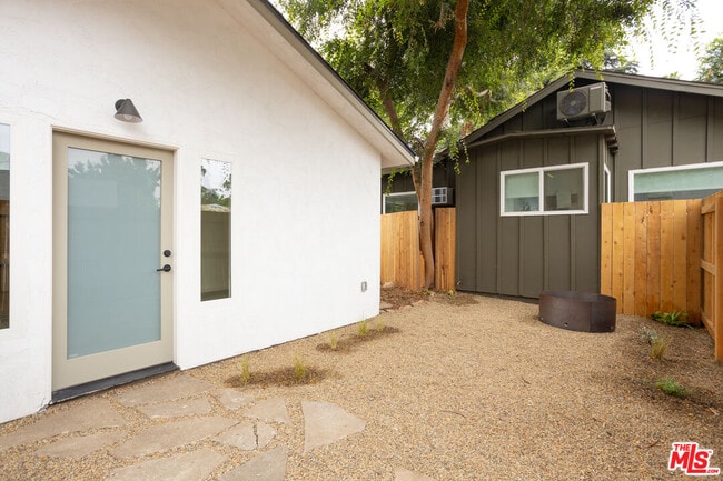 Building Photo - 4949 Sycamore Terrace