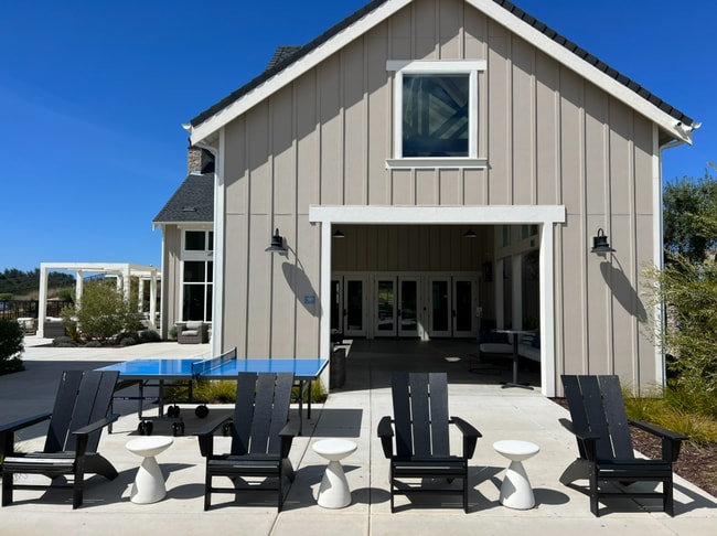 Building Photo - Gorgeous 4 bed, 2.5 bath in the Rice Ranch Community