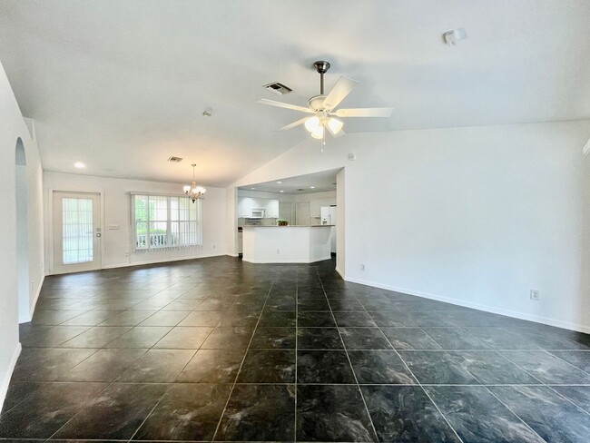 Building Photo - Lehigh Acres-NOW AVAILABLE **3 Bedroom/ 2 ...