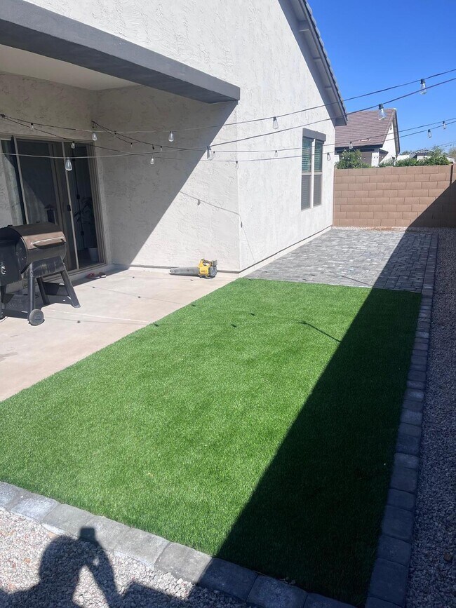 Building Photo - 27425 N 30th Ln