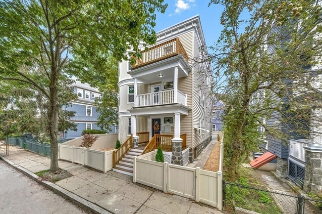 Building Photo - 24 Hinckley St