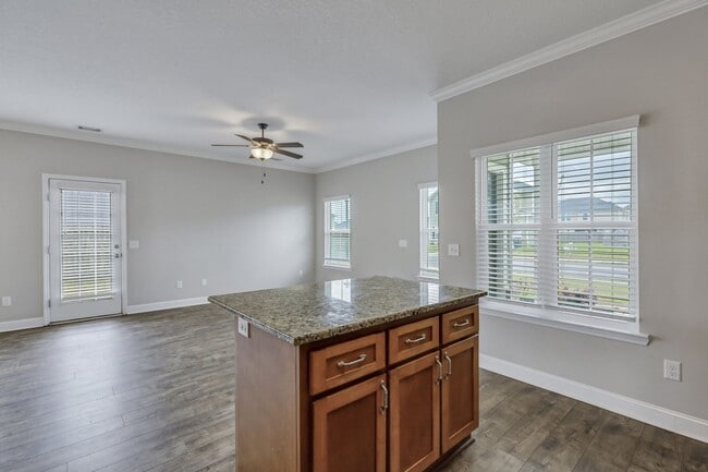 Building Photo - AVAILABLE JUNE [PETS PERMITTED]
