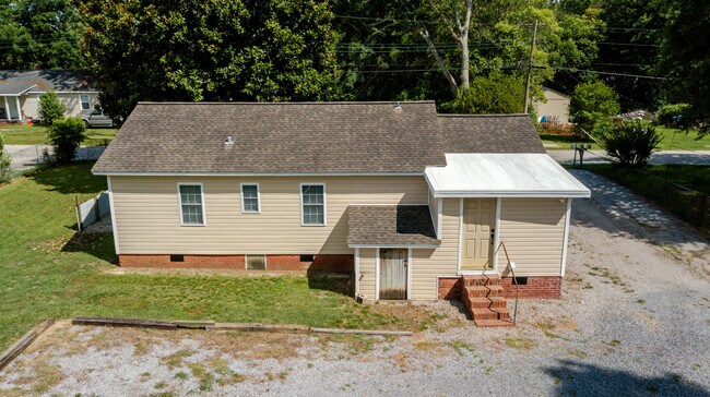 Building Photo - 2621 State Rd S-21-535