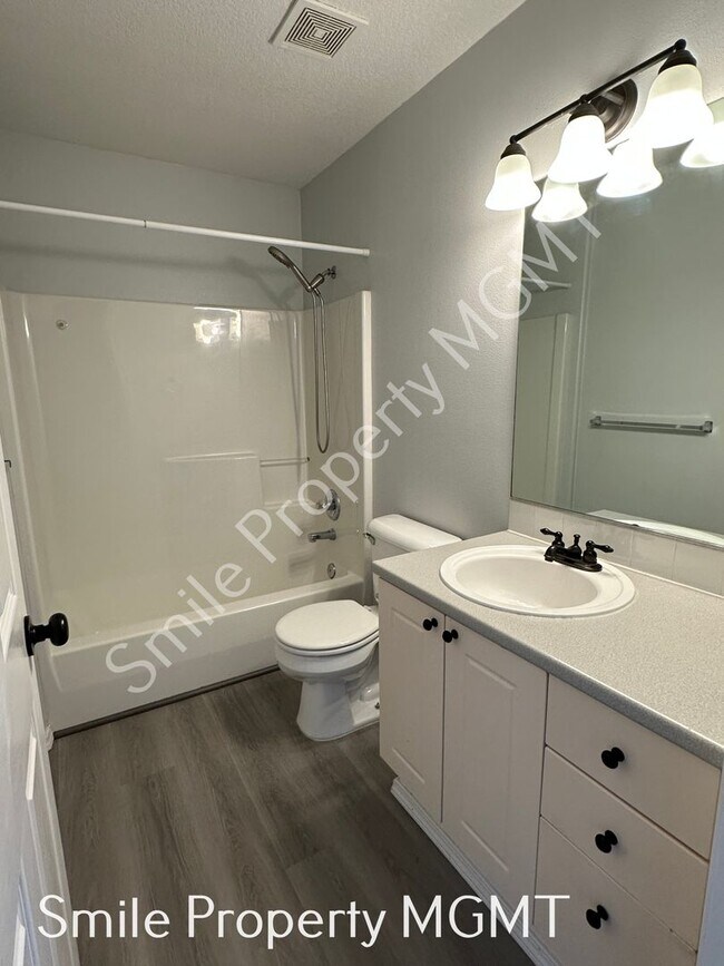 Building Photo - 3 Bedroom House in Happy Valley