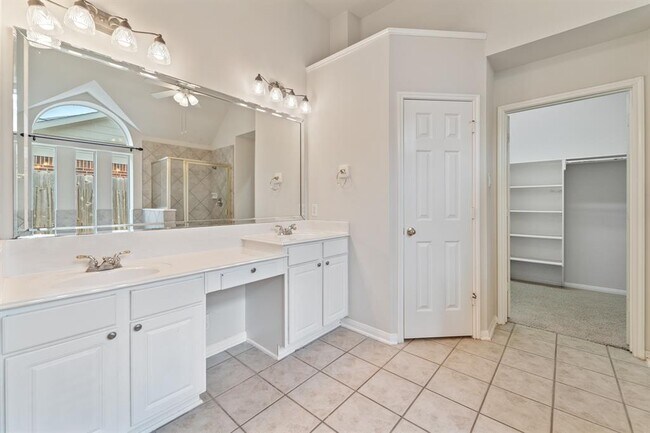Building Photo - 13738 Sherburn Manor Dr