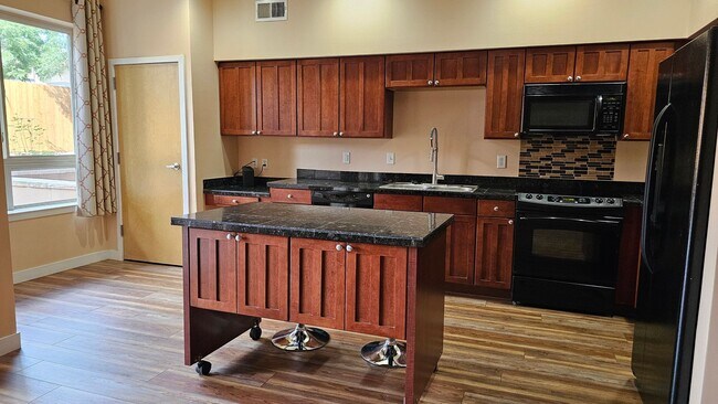 Building Photo - 1057 W Century Dr