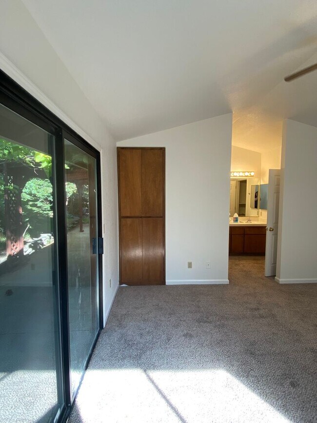 Building Photo - Cypress Hills Home