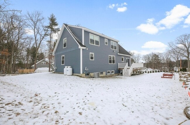 Building Photo - 9 Gulliver Ave