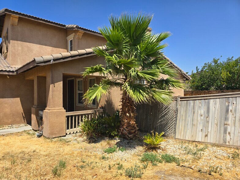 Building Photo - 11676 Azalia Dr