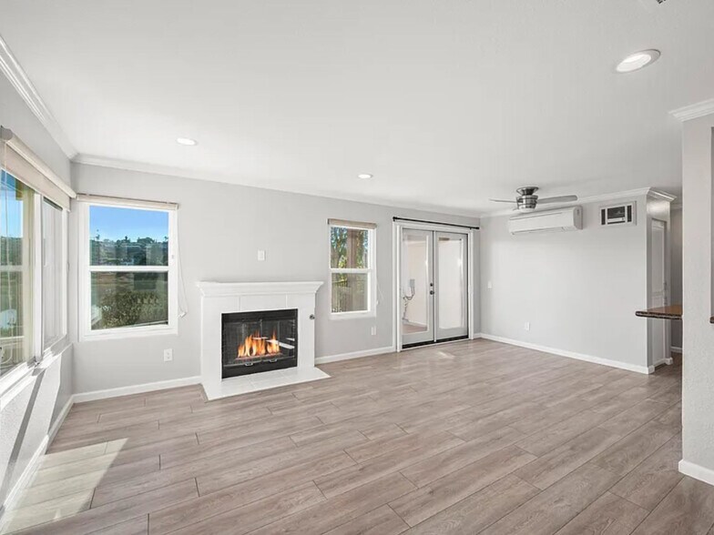 Building Photo - 2828 Famosa Blvd