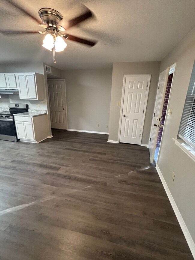 Building Photo - 3322 N Detroit Ave