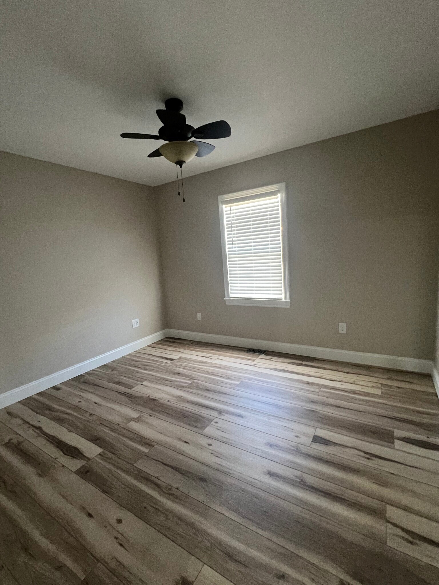 Bedroom 1 w/2” white plantation blinds through out entire place - 408 John St