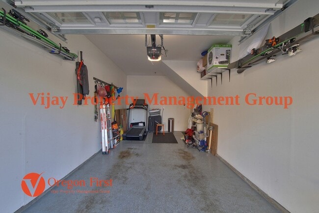 Building Photo - 825 NE Wheelock Pl
