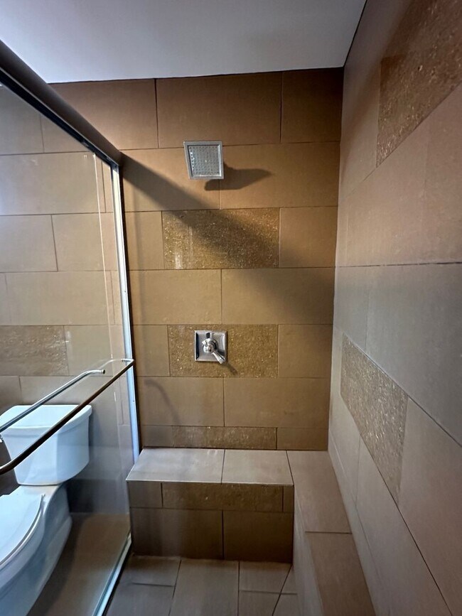 Building Photo - Blue Earth Place-One Bedroom available