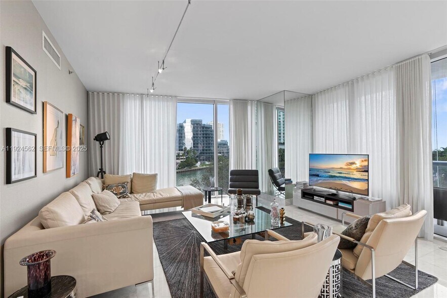 Building Photo - 495 Brickell