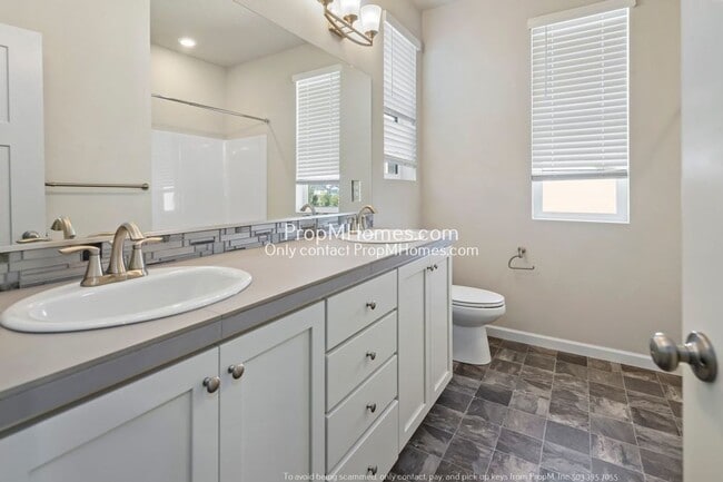 Building Photo - 7112 SE Firefly Ln