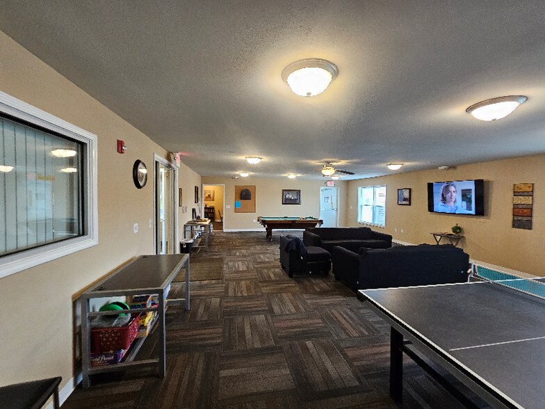 Building Photo - 2313 W 5th St