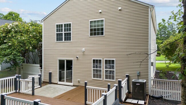 Building Photo - 5 Thorton Ct
