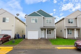 Building Photo - Beautiful Renovated 4b/2.5 bath home - SE Portland