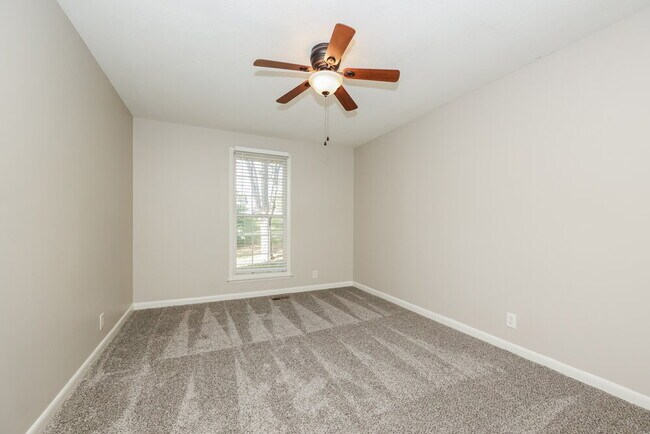 Building Photo - 702 Valley Green Dr