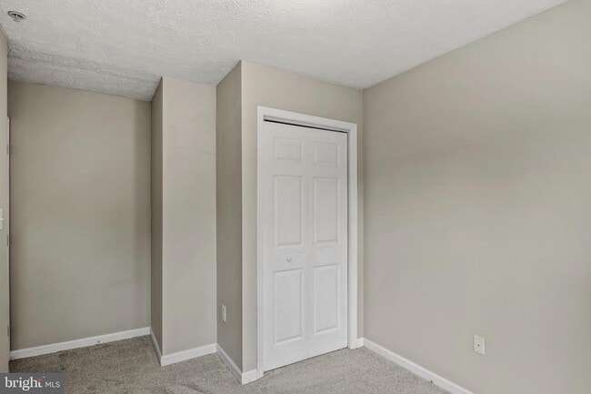 Building Photo - 8755 Thornbrook Dr