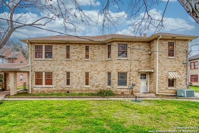 Building Photo - 2 Bed/2 Bath Duplex in Monte Vista Subdivi...