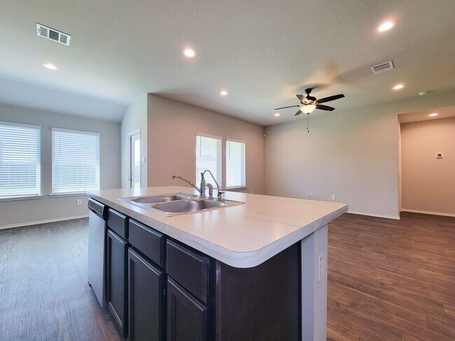 Building Photo - The price is right and the location is even better! Take a look TODAY at this like-new, 3/2, open...